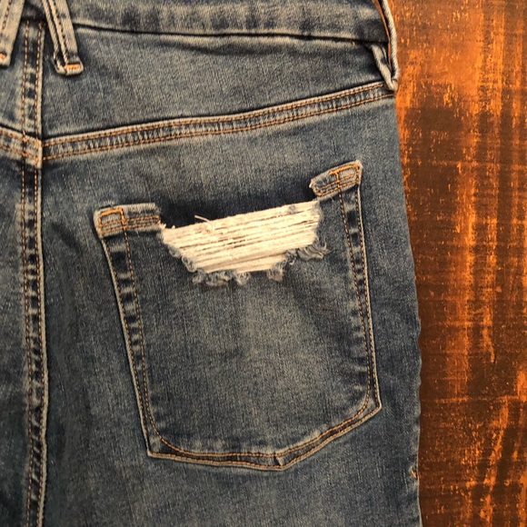 Good American Medium Blue Raw-Hem Crop Mini Boot Jeans - Picture 11 of 13